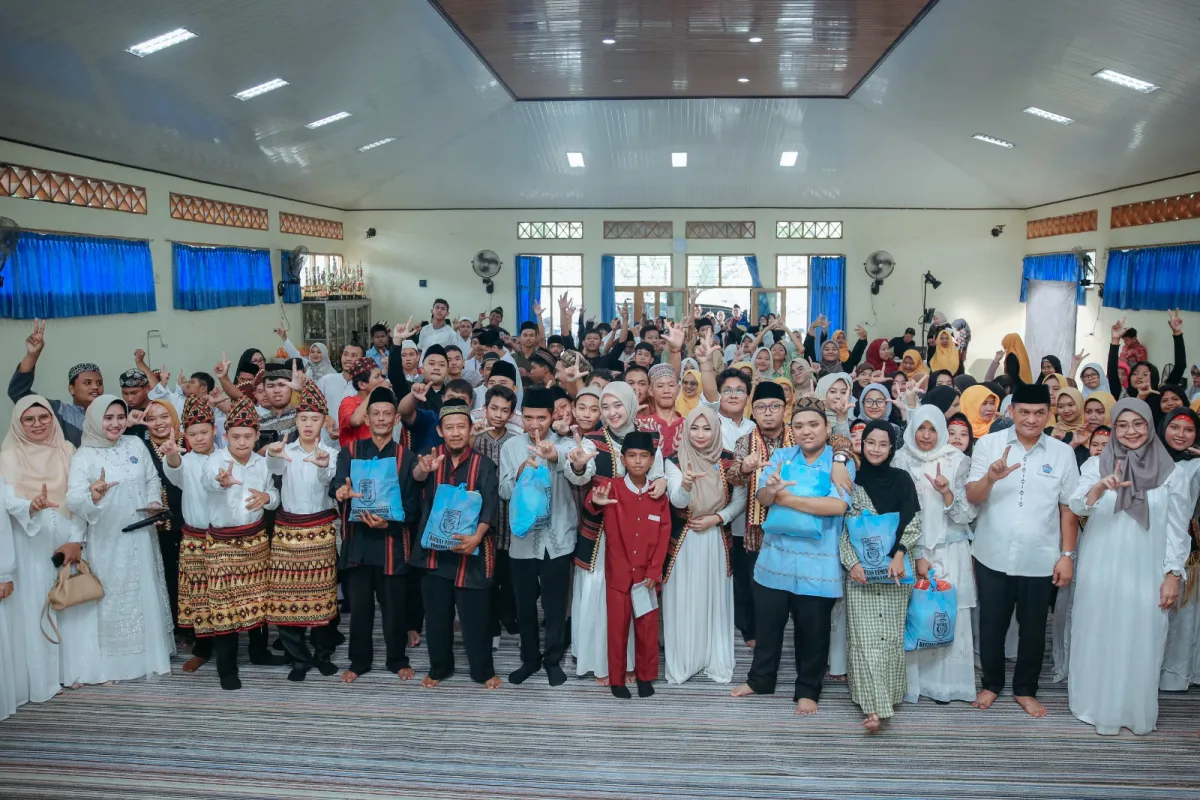 Wagub Jihan Nurlela Serahkan 130 Paket Sembako untuk Siswa Difabel di Bulan Ramadhan