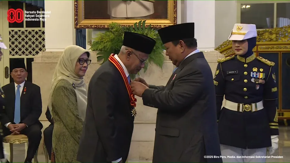 Haedar Nashir dan Abdul Mu’ti Terima Bintang Mahaputra Utama dari Presiden