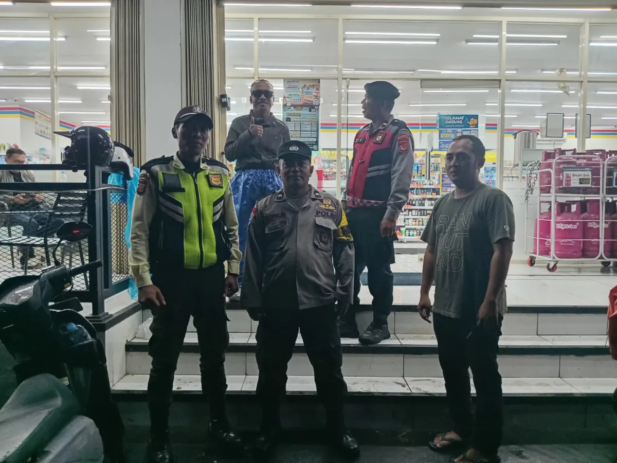 Polsek Cicalengka Lakukan Patroli Malam untuk Amankan Minimarket
