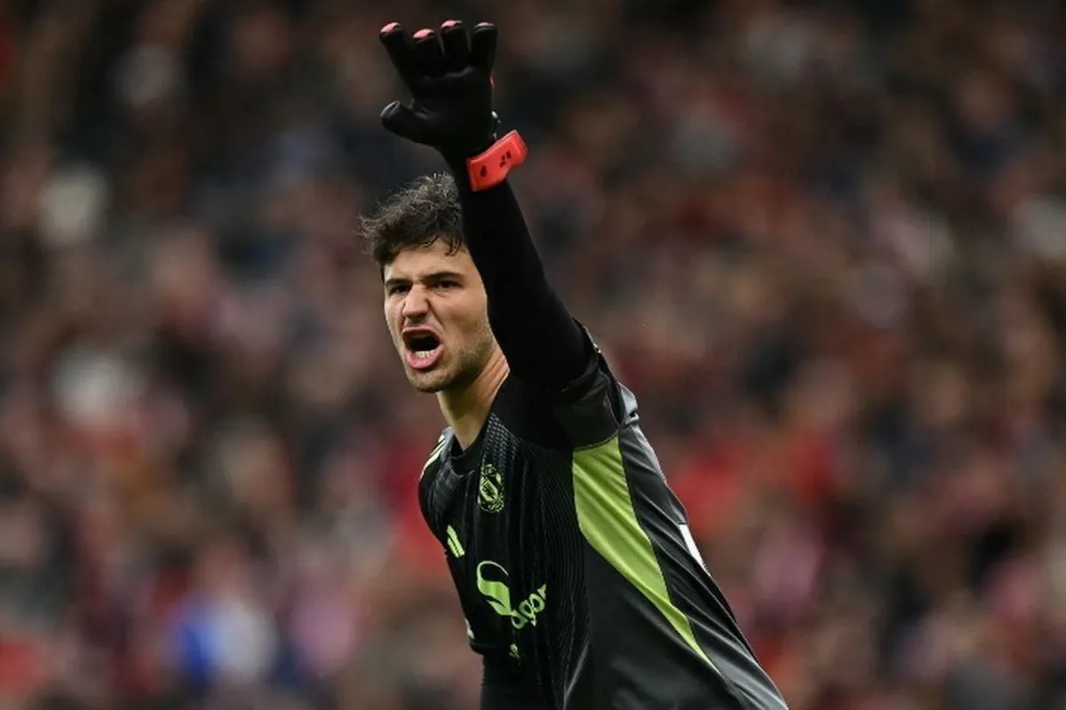 Senne Lammens Ungkap Kebahagiaan Usai Dipuji Edwin van der Sar
