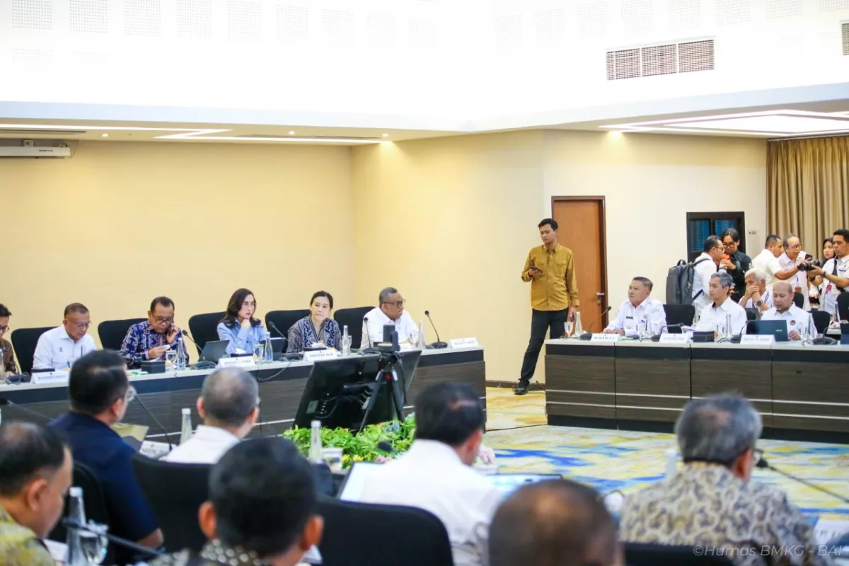 BMKG Siapkan Mitigasi Cuaca Ekstrem Jelang Nataru 2025/2026