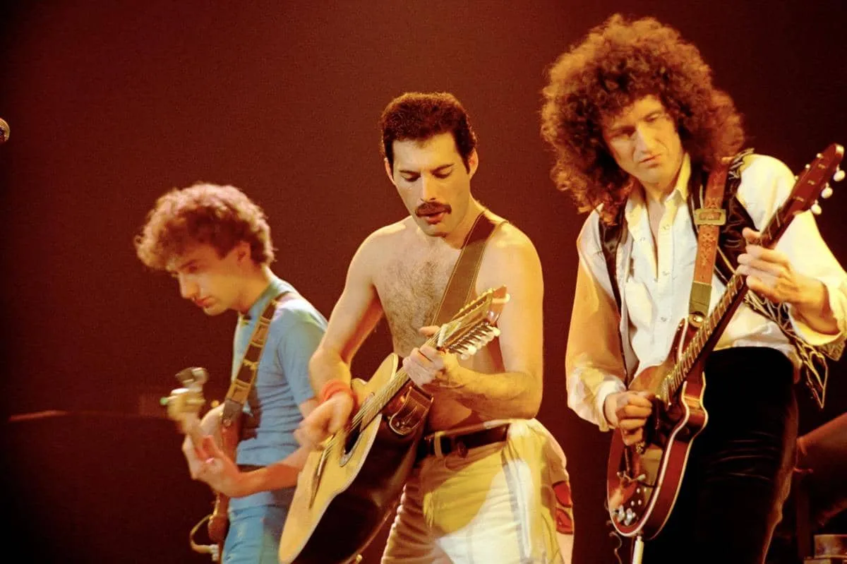 Band Pembuka yang Menjadi Legenda: Dari Bayang-Bayang ke Puncak Musik