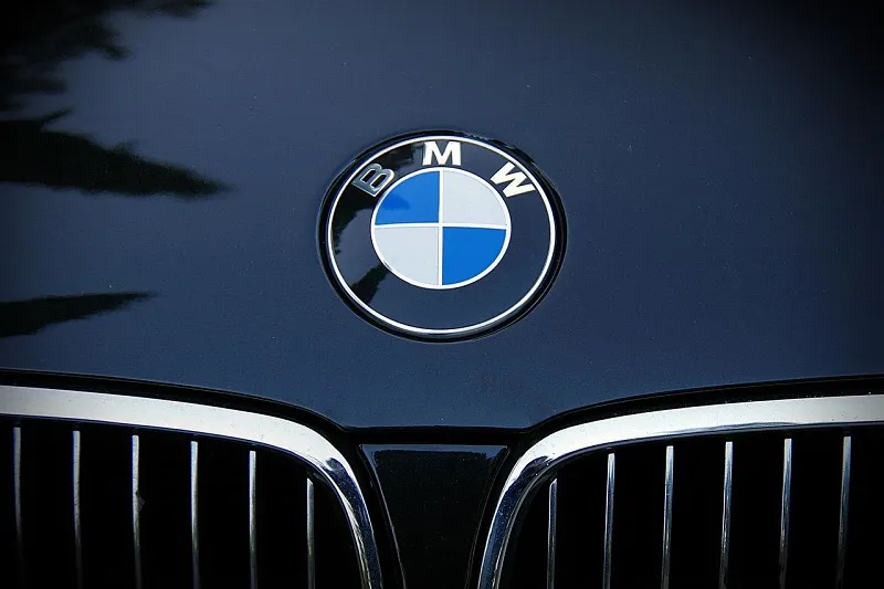 BMW Kolaborasi dengan DeepSeek untuk Integrasi AI di Tiongkok