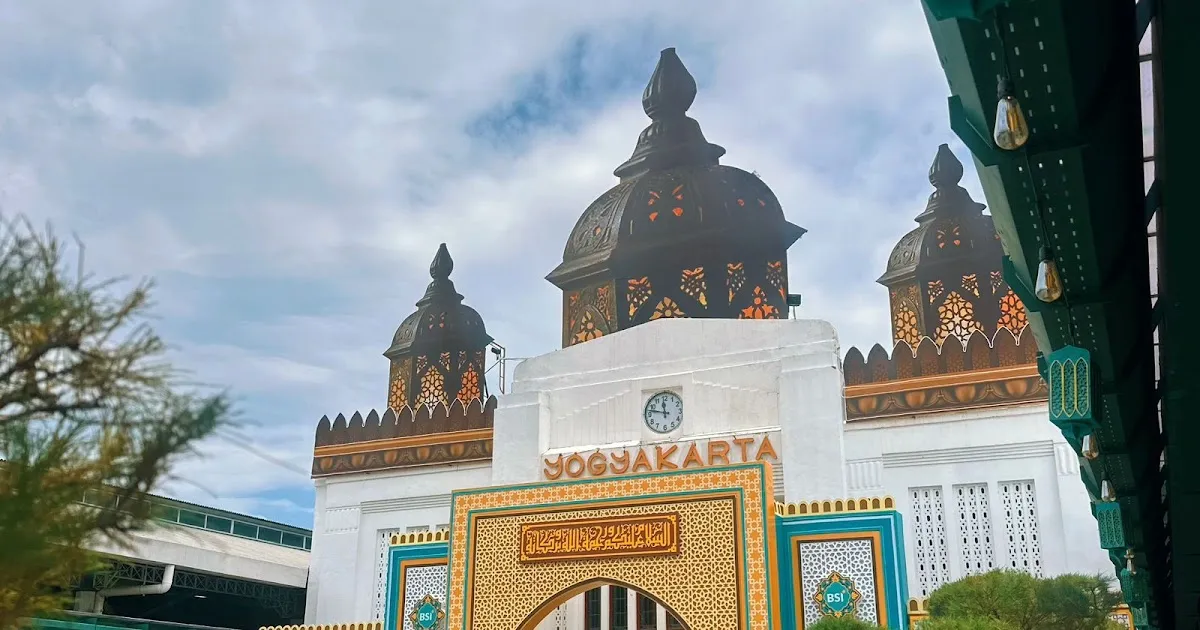 Stasiun Yogyakarta Hadirkan Dekorasi Tematik Ramadhan untuk Mudik Lebaran 2026