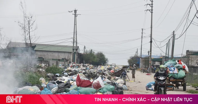 Komunitas Pesisir Hadapi Penumpukan Sampah Pasca Liburan Tet