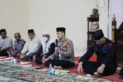 Kapolda Maluku Pimpin Sholat Berjamaah dan Buka Puasa Bersama Pasca Konflik di Desa Fiditan