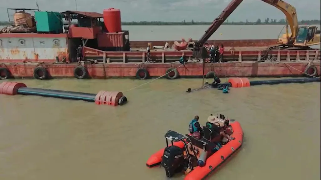 Jhonlin Group Revitalisasi Muara Sungai Kuala Peunaga Pasca Banjir