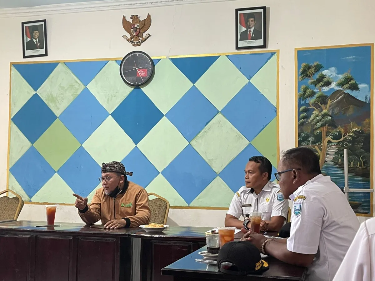 Camat Banyuanyar Tindak Lanjuti Dugaan Rangkap Jabatan Perangkat Desa