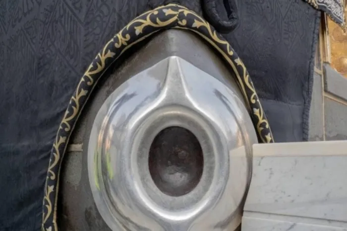 Penggantian Bordir Hajar Aswad dan Rukun Yamani Selesai Dilakukan