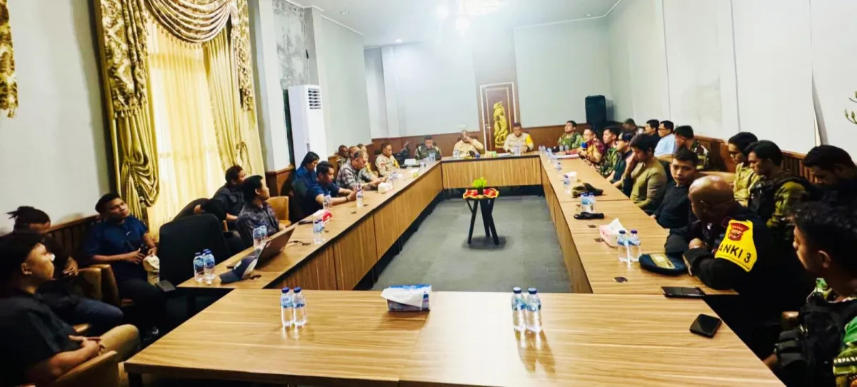 Bupati Yahukimo Tegaskan Tidak Ada TNI-Polri Jadi Nakes atau Guru dalam Rapat Forkopimda