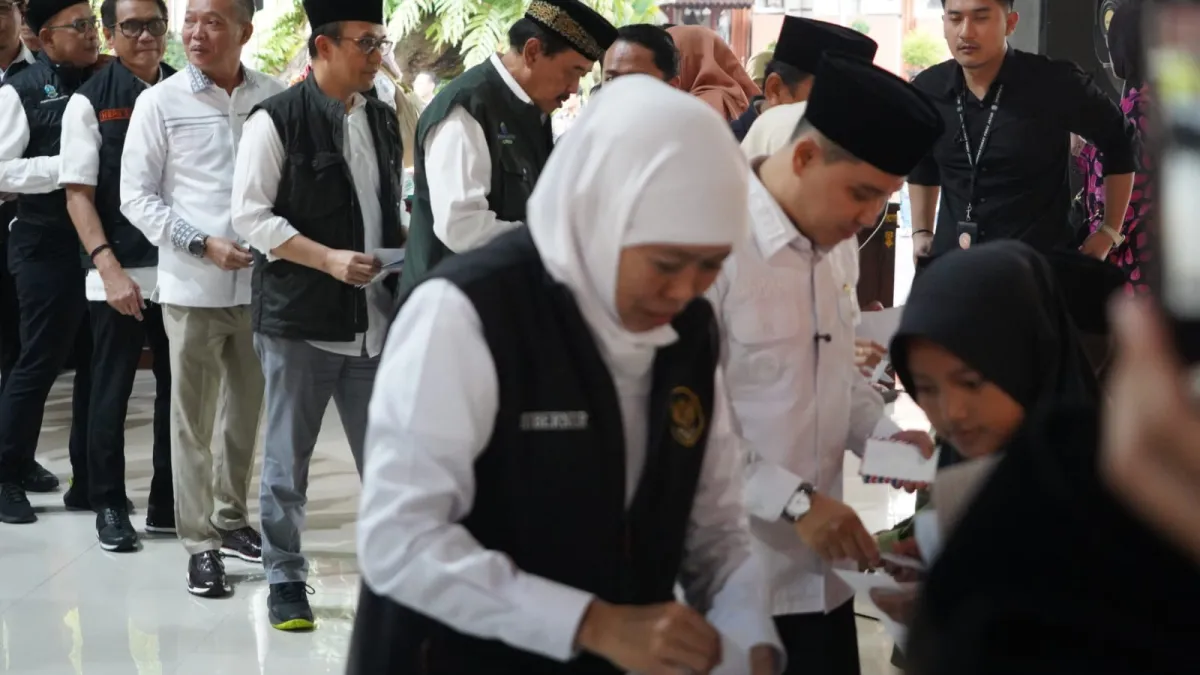 Gubernur Jatim Resmikan SPAM Mojolagres dan Serahkan Bansos di Mojokerto