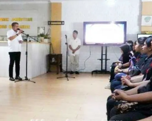 Wali Kota Ambon Lepas 64 Tenaga Kerja ke Alfamart Bali