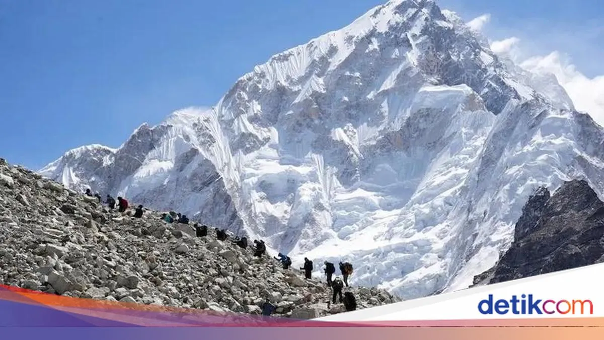 Nepal Terapkan Kebijakan Pendakian 7.000 Meter Sebelum Everest