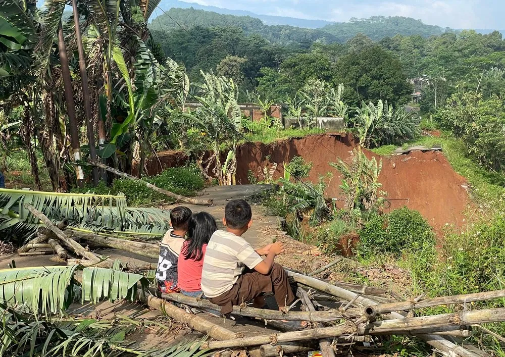 Longsor Susulan Putuskan Jalan Ungaran–Demak