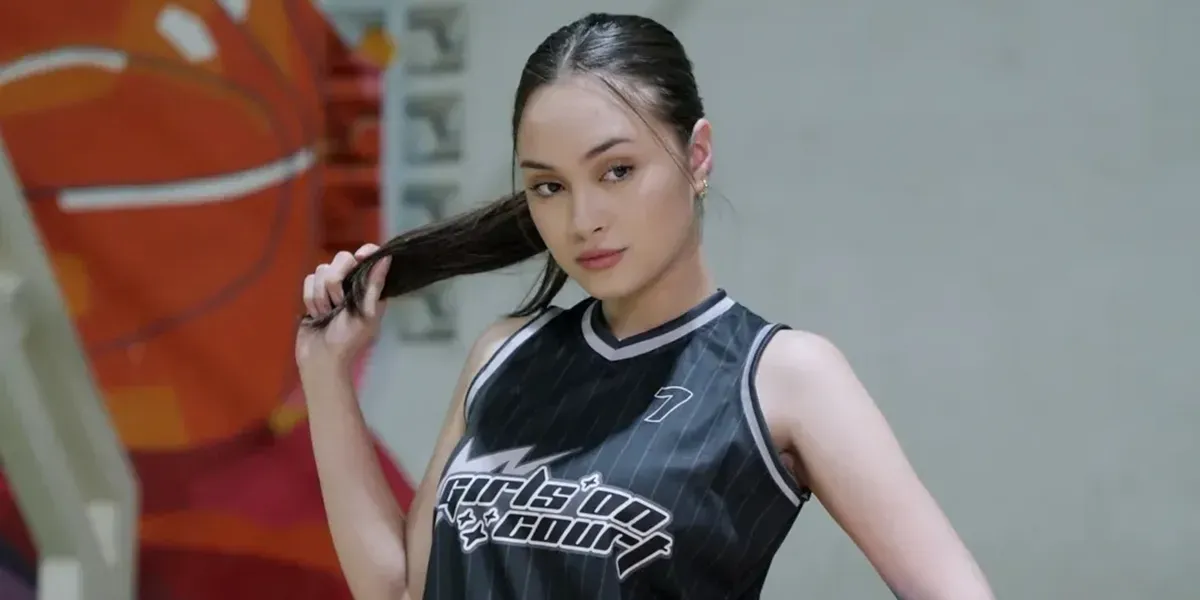 Caitlin Halderman Tampil Sporty Saat Bermain Basket