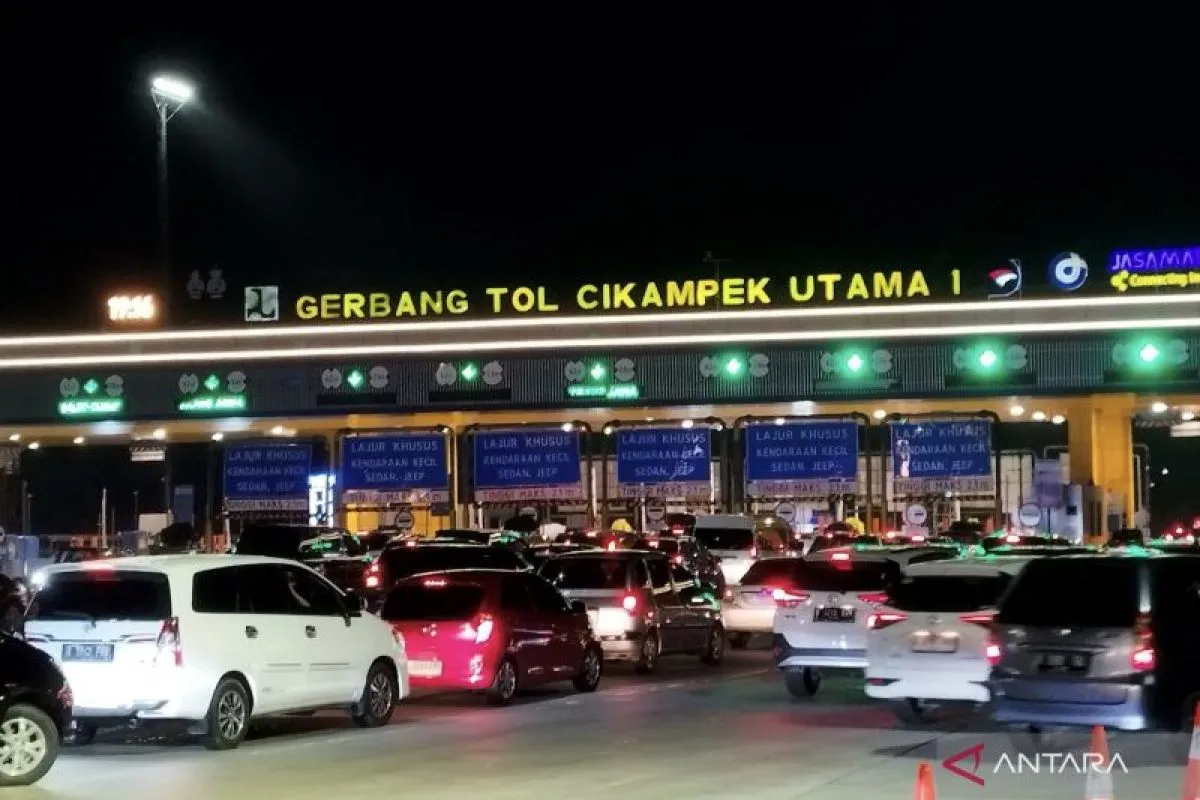 Puncak Arus Kendaraan di GT Cikampek Utama Terjadi H-3 Lebaran
