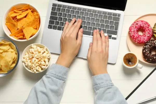 Emotional Eating: Pengaruh Emosi terhadap Pilihan Junk Food