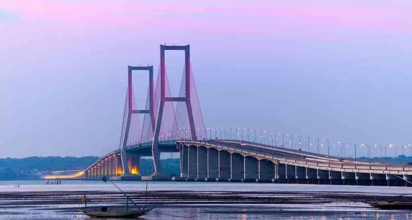 Jembatan Suramadu: Dampak pada Ekonomi dan Kesenjangan di Madura