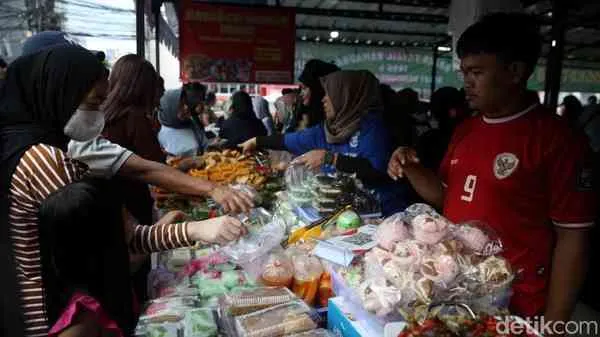 War Takjil: Ritual Ramadan yang Mengubah Dinamika Ruang Kota dan Toleransi
