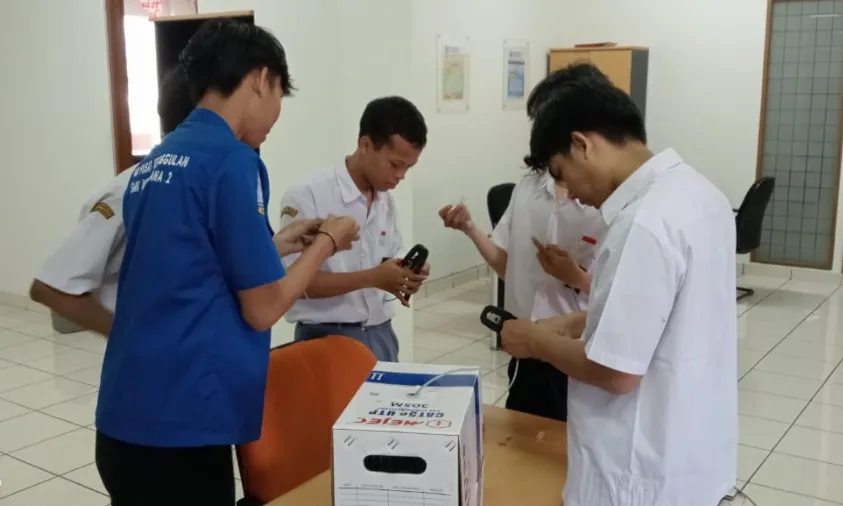 UBSI Cilebut Latih Siswa PKL dalam Keterampilan Jaringan Komputer