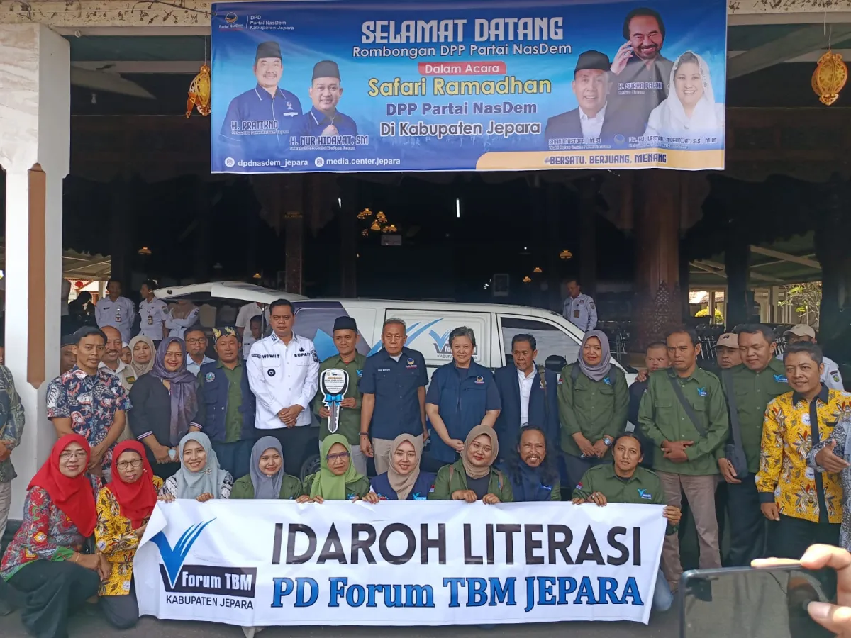 Wakil Ketua MPR RI Serahkan Mobil Operasional di Acara Idaroh Forum TBM Jepara