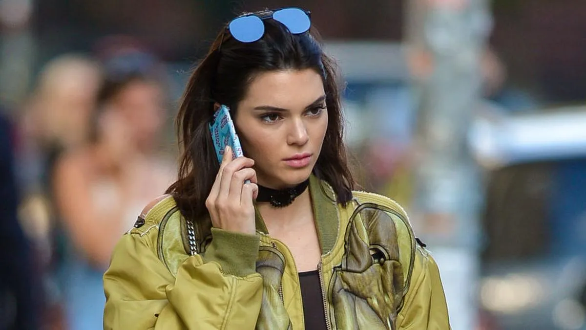Kendall Jenner Tampilkan Gaya Athleisure Bersama adidas Originals