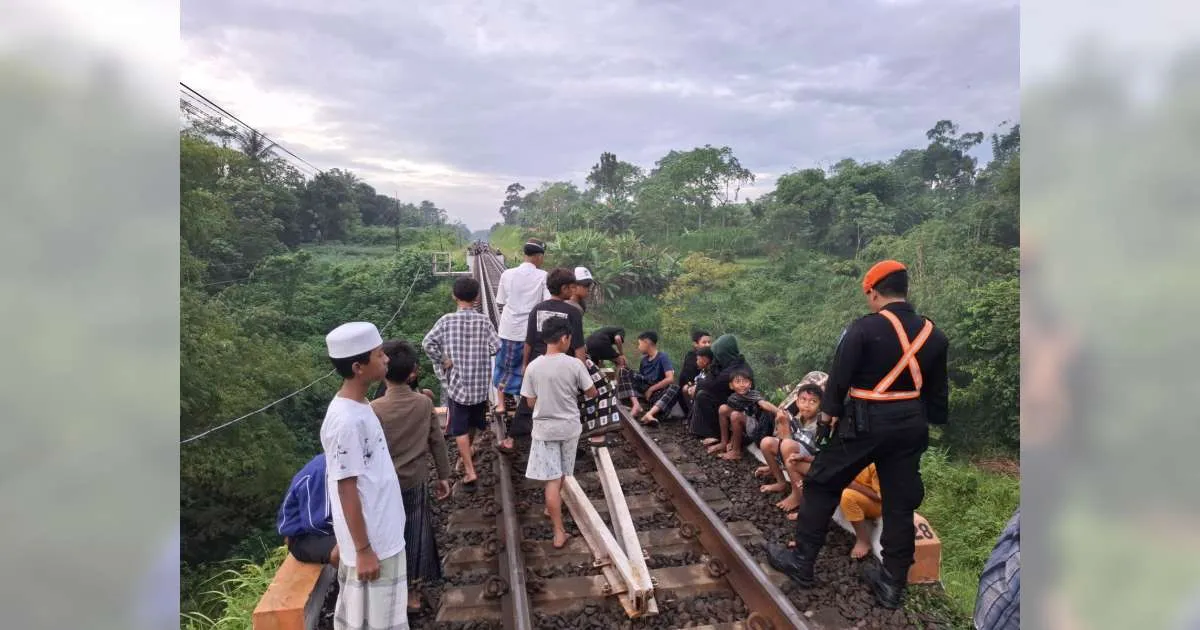 Peringatan KAI Daop 8 Surabaya: Hindari Aktivitas di Jalur Kereta Api Selama Ramadan