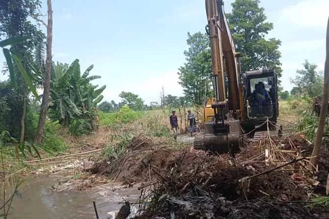 Pemantauan Endapan di Tujuh Saluran Air Pasca Normalisasi