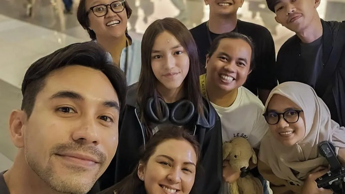 Enam Selebriti Indonesia Pindah ke Luar Negeri demi Pendidikan dan Karier