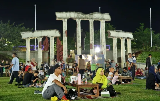 Ngabuburit Edukatif di Tugu Pahlawan Sambut Ramadan