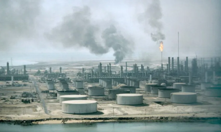 Serangan Drone Iran Guncang Kilang Minyak Saudi Aramco, Pasokan Energi Terancam