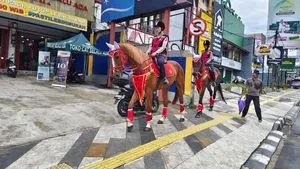 Polisi Satwa Gelar Patroli Berkuda di Margonda Depok