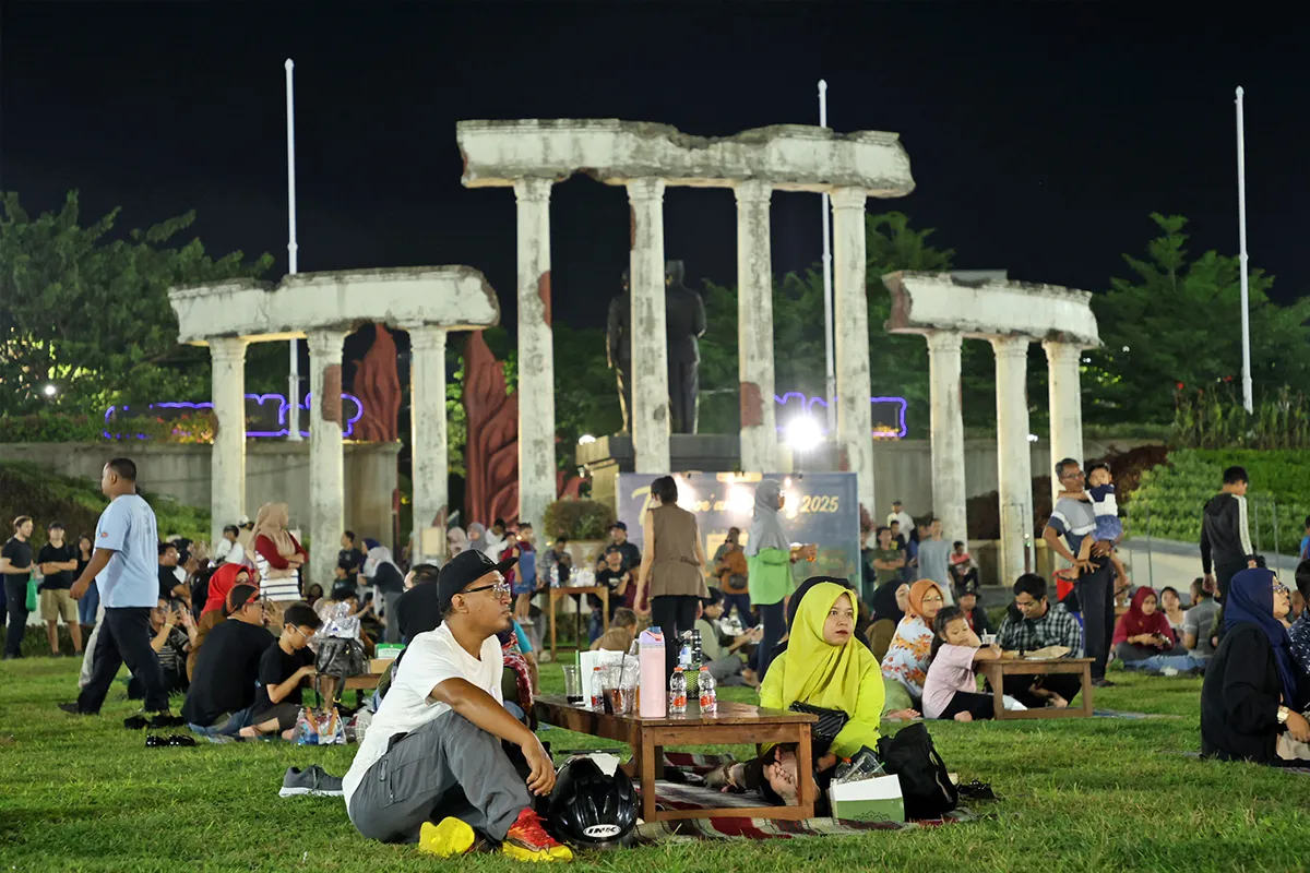 Ngabuburit Kreatif di Tugu Pahlawan: Kuliner Modern dan Edukasi Sejarah