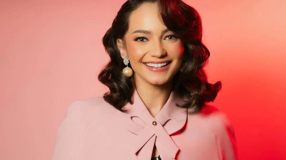 Enzy Storia Tampilkan Pesona Klasik Era 50-60an yang Timeless