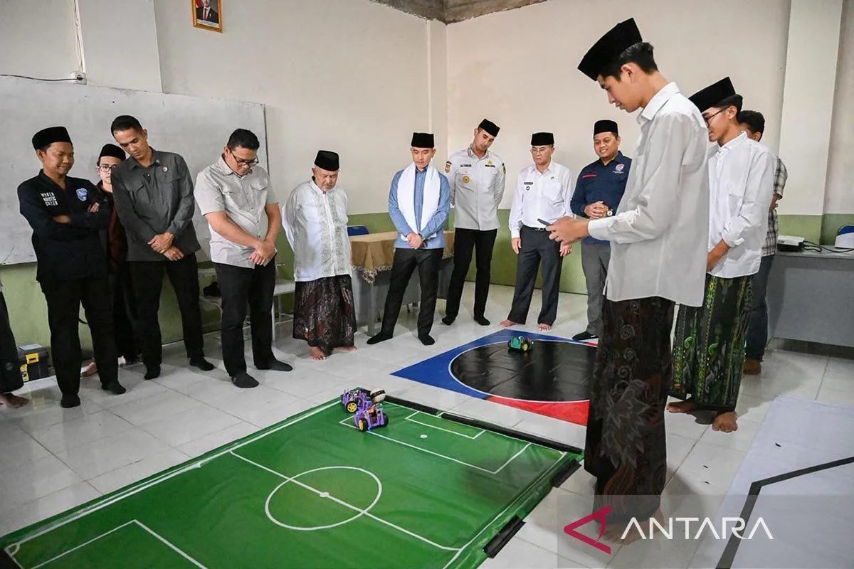 Gibran Ajak Santri Kuasai Teknologi AI dan Robotik
