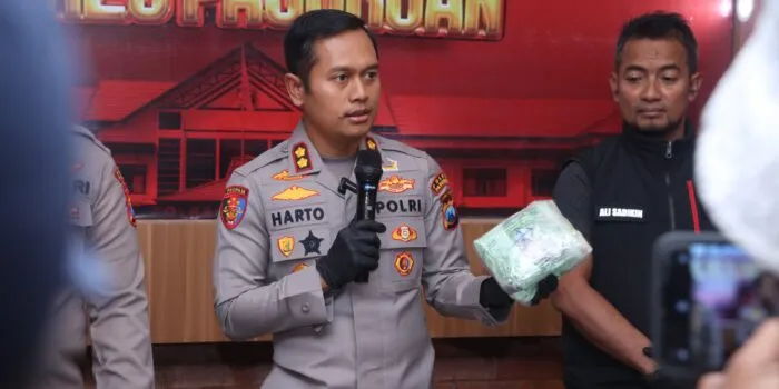 Pasangan Suami Istri di Pasuruan Ditangkap Saat Edarkan Sabu