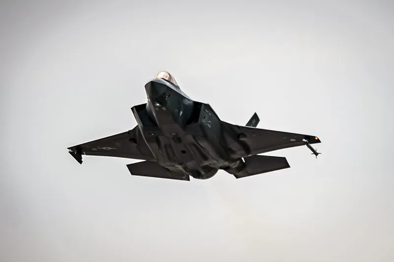Mantan Pilot AS Ditangkap karena Latih Pilot Tiongkok