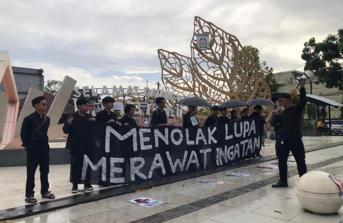 Aksi Kamisan Banjarbaru: Serukan Penegakan HAM dan Keadilan bagi Korban Pembunuhan oleh Aparat