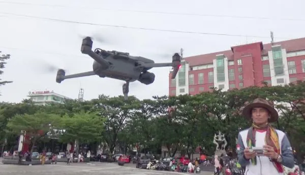 Komunitas Drone Makassar Gelar Ngabuburit Berbagi Takjil di Ramadan