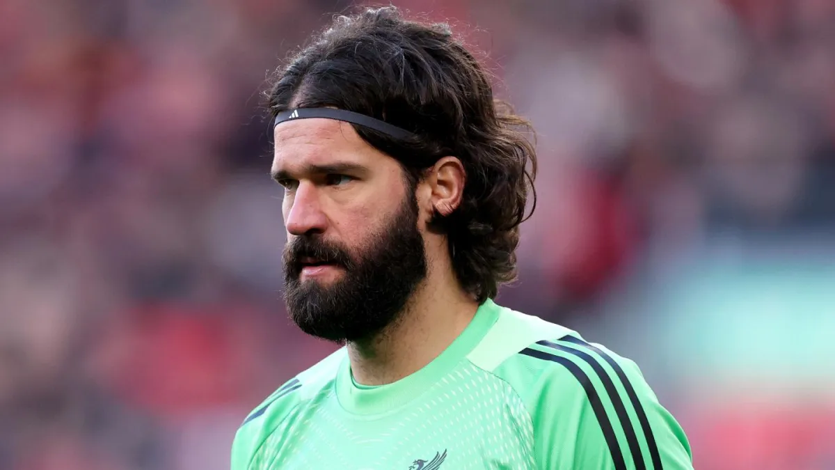 Alisson dan Chiesa Absen di Liga Champions karena Cedera dan Sakit