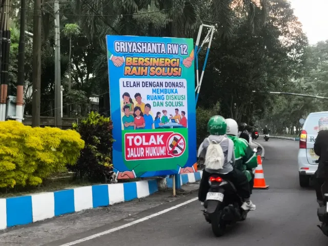 Warga Griya Shanta Pasang Banner untuk Diskusi Solusi Jalan Tembus