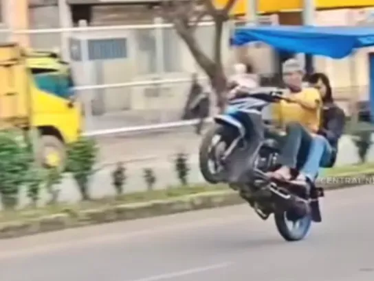 Ricuh saat Polisi Bubarkan Balap Liar di Duri