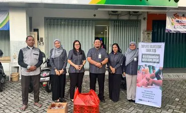 BPJS Ketenagakerjaan Jombang Bagikan Takjil Sebagai Bentuk Kepedulian Sosial