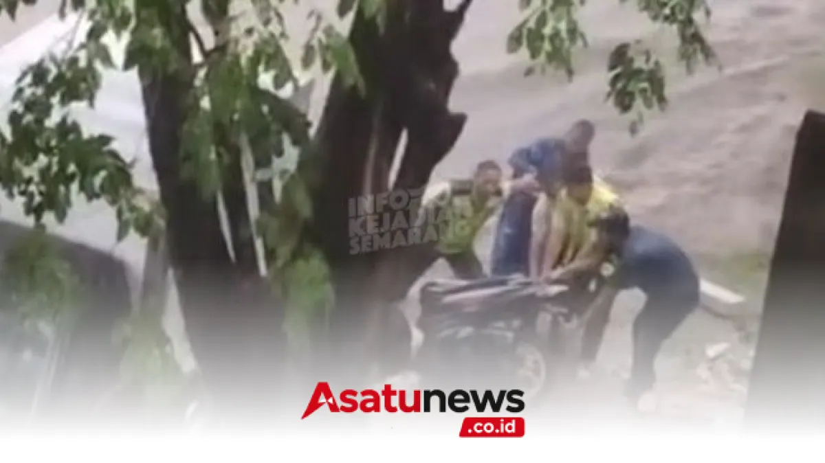 Banjir Terjang Kawasan Industri Candi Semarang, Sepeda Motor Hampir Hanyut