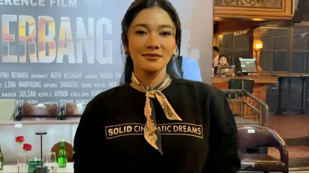 Naysila Mirdad Ganti Gaya Demi Peran Pramugari di Film 'Kapal Terbang'