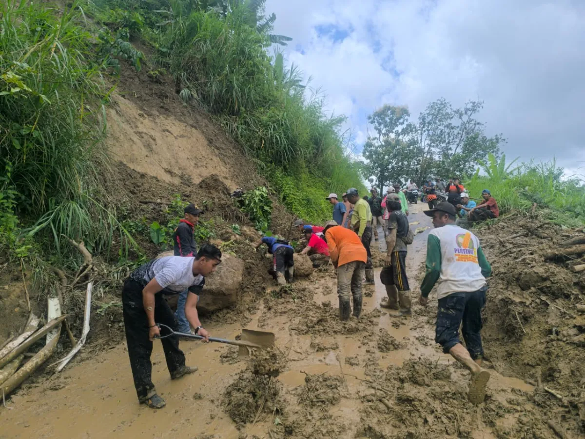 Tanah Longsor Terputusnya Akses di Silo, Jember Akibat Hujan Lebat
