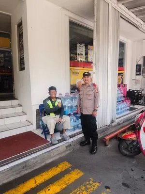 Patroli Malam Polsek Cimenyan Jaga Keamanan Minimarket