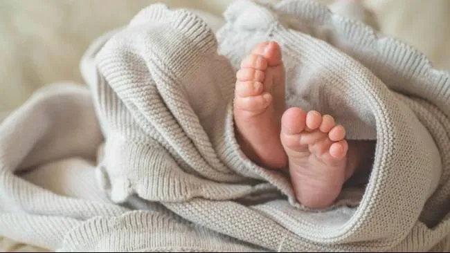 Perdagangan Bayi Terselubung Dalam Praktik Adopsi
