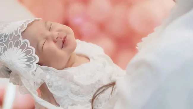 Potret Menggemaskan Bayi Artis Baru Lahir