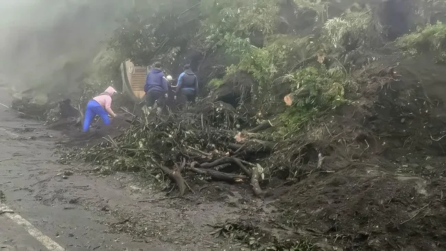 Wisata Gunung Bromo Terus Beroperasi Meski Terjadi Longsor